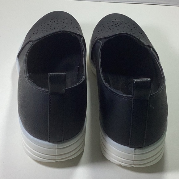 Easy Street Women's Arturn Fashion Sneaker - Picture 7 of 9